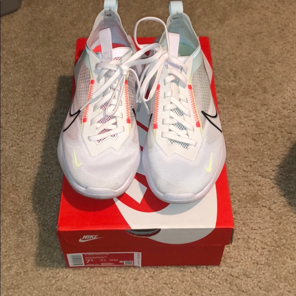 Nike Vista Lite Tennis Shoes